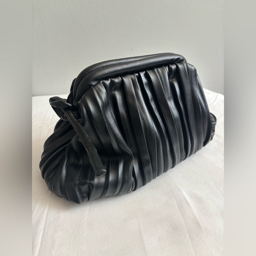 Pleated slouchy faux leather bag with removable adjustable tie strap - Picture 3 of 9